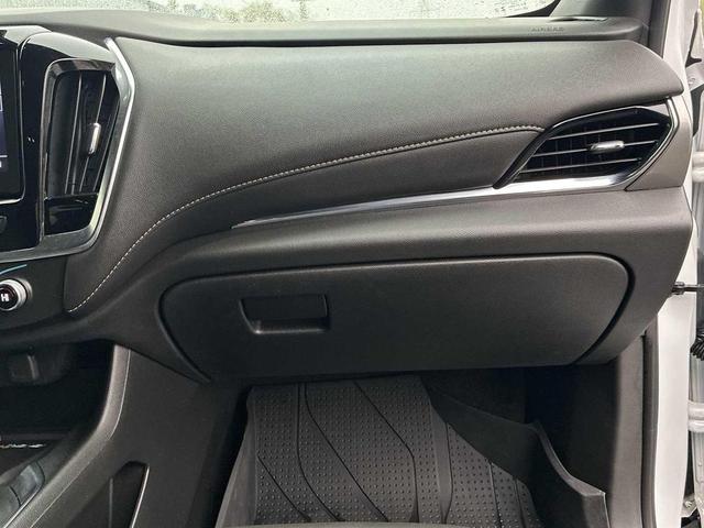 Photo of 2023 Summit White Chevrolet Traverse
