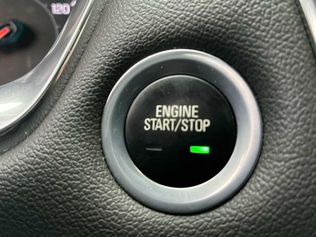 Photo of 2023 Summit White Chevrolet Traverse