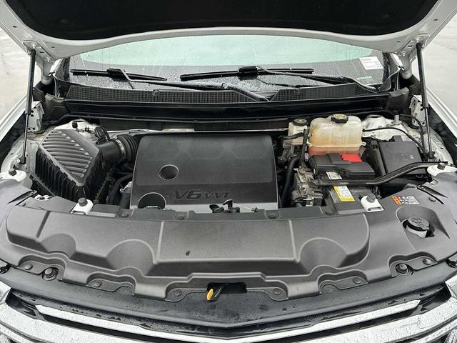Photo of 2023 Summit White Chevrolet Traverse
