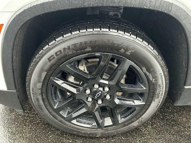Photo of 2023 Summit White Chevrolet Traverse