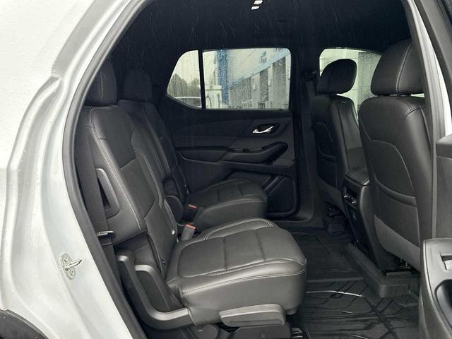 Photo of 2023 Summit White Chevrolet Traverse