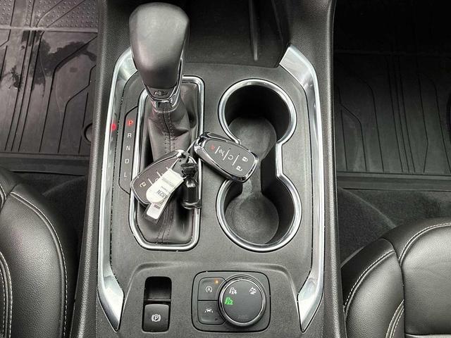 Photo of 2023 Summit White Chevrolet Traverse