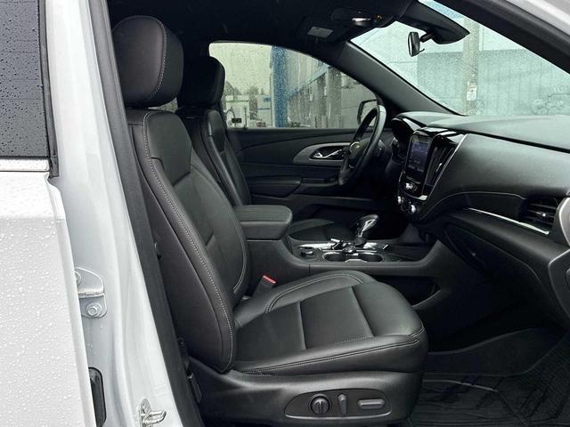 Photo of 2023 Summit White Chevrolet Traverse