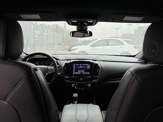 Photo of 2023 Summit White Chevrolet Traverse