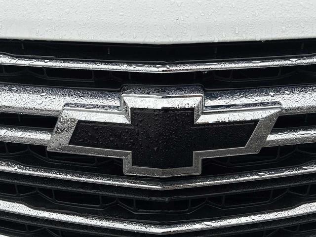 Photo of 2023 Summit White Chevrolet Traverse