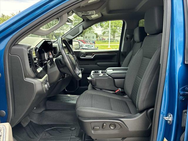 Photo of 2022 Glacier Blue Metallic Chevrolet Silverado 1500