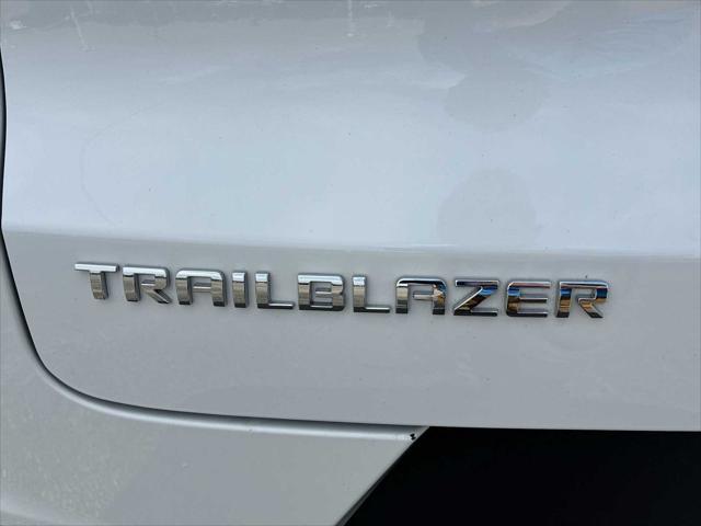 Photo of 2022 Summit White Chevrolet Trailblazer