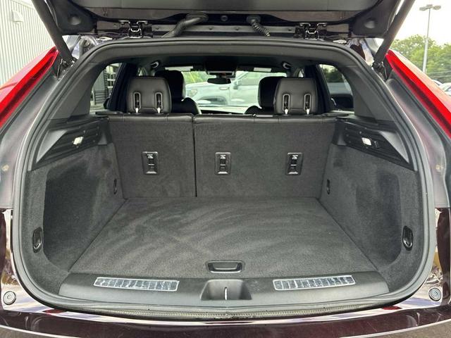 Photo of 2021 PURPLE Cadillac XT4