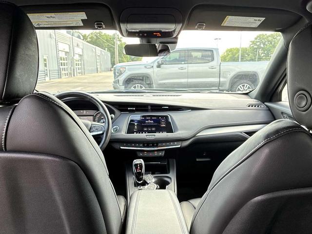 Photo of 2021 PURPLE Cadillac XT4