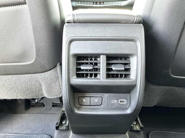 Photo of 2021 PURPLE Cadillac XT4