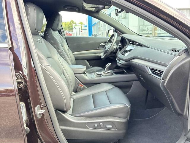 Photo of 2021 PURPLE Cadillac XT4