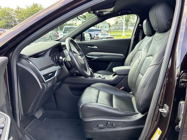 Photo of 2021 PURPLE Cadillac XT4