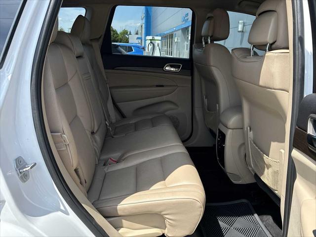 Photo of 2015 Bright White Clearcoat Jeep Grand Cherokee