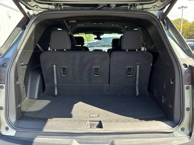 Photo of 2023 Silver Sage Metallic Chevrolet Traverse