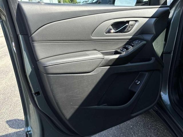 Photo of 2023 Silver Sage Metallic Chevrolet Traverse