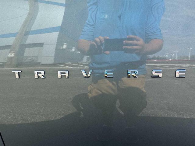 Photo of 2023 Silver Sage Metallic Chevrolet Traverse
