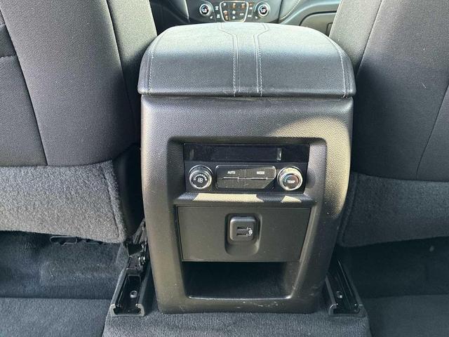 Photo of 2023 Silver Sage Metallic Chevrolet Traverse