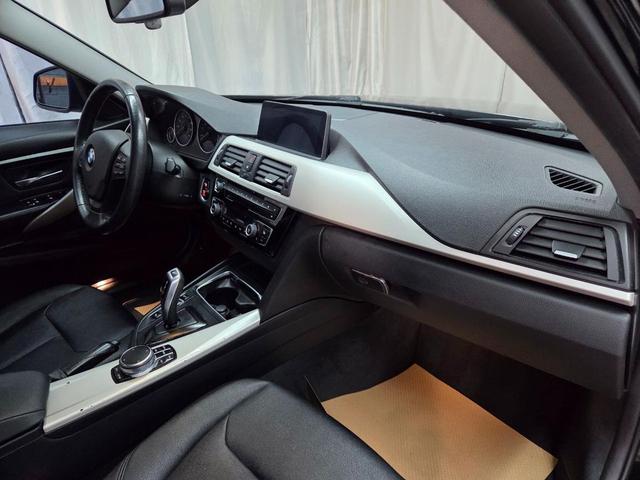 Photo of 2017 Black BMW 320