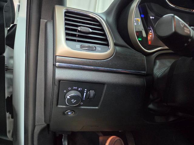 Photo of 2015 Bright White Clearcoat Jeep Grand Cherokee