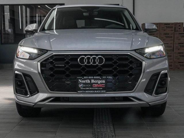 Photo of 2022 Florett Silver Metallic Audi Q5