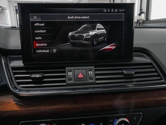 Photo of 2022 Florett Silver Metallic Audi Q5
