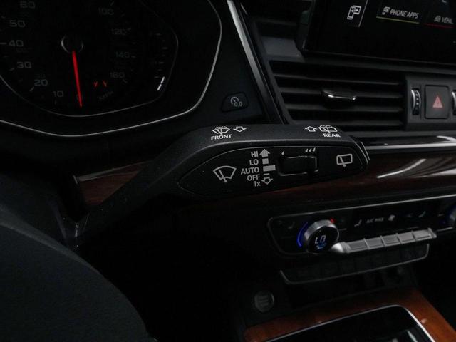 Photo of 2022 Florett Silver Metallic Audi Q5
