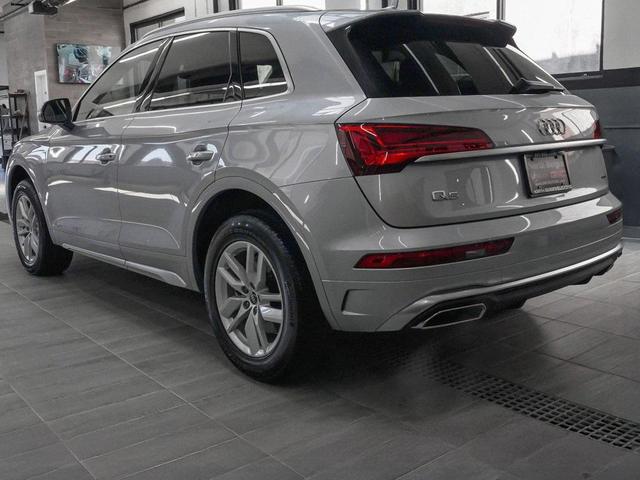 Photo of 2022 Florett Silver Metallic Audi Q5