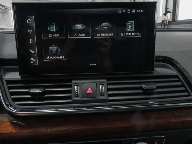 Photo of 2022 Florett Silver Metallic Audi Q5