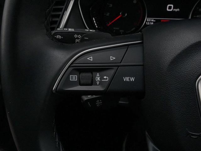 Photo of 2022 Florett Silver Metallic Audi Q5