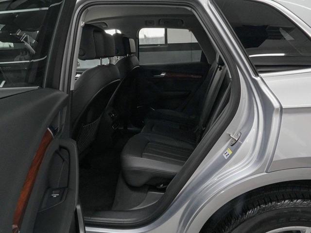 Photo of 2022 Florett Silver Metallic Audi Q5