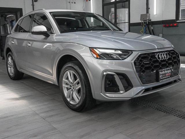 Photo of 2022 Florett Silver Metallic Audi Q5