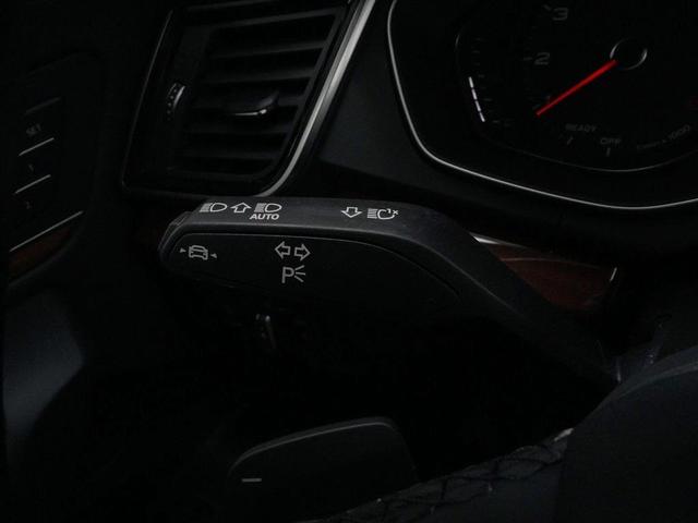 Photo of 2022 Florett Silver Metallic Audi Q5