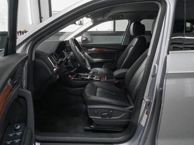 Photo of 2022 Florett Silver Metallic Audi Q5