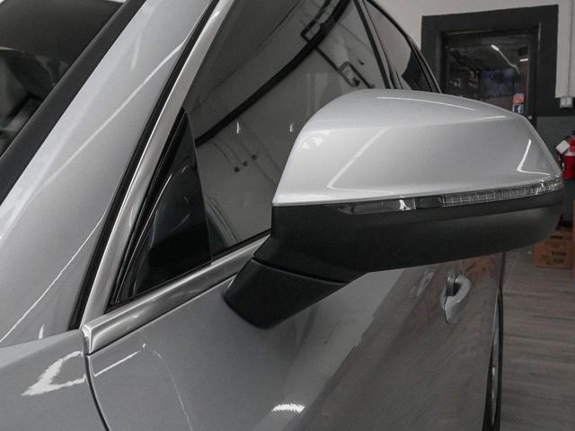Photo of 2022 Florett Silver Metallic Audi Q5
