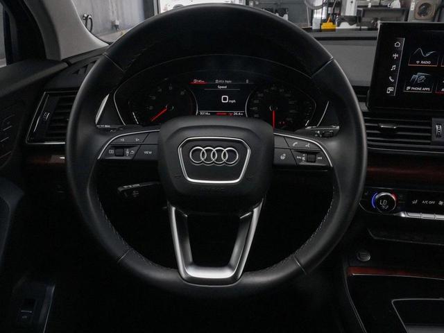 Photo of 2022 Florett Silver Metallic Audi Q5