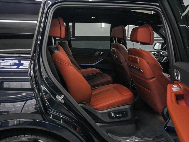 Photo of 2023 Carbon Black Metallic BMW X7