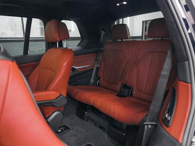 Photo of 2023 Carbon Black Metallic BMW X7