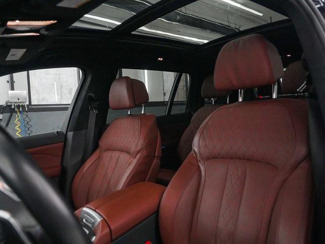 Photo of 2023 Carbon Black Metallic BMW X7