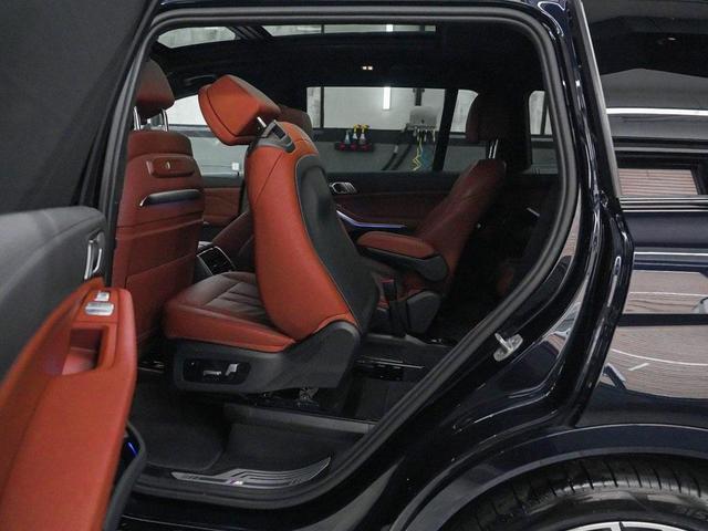 Photo of 2023 Carbon Black Metallic BMW X7