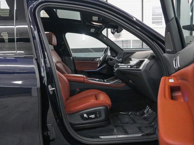 Photo of 2023 Carbon Black Metallic BMW X7