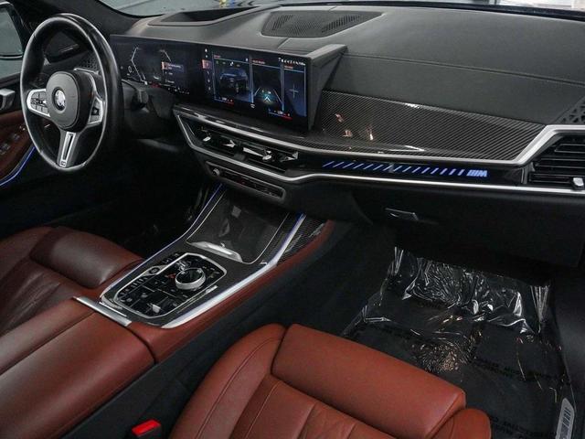 Photo of 2023 Carbon Black Metallic BMW X7