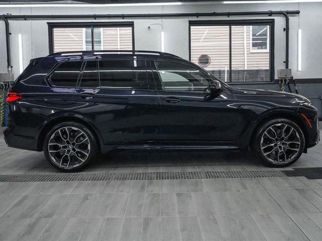 Photo of 2023 Carbon Black Metallic BMW X7