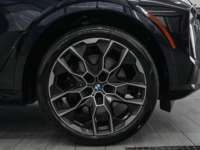 Photo of 2023 Carbon Black Metallic BMW X7
