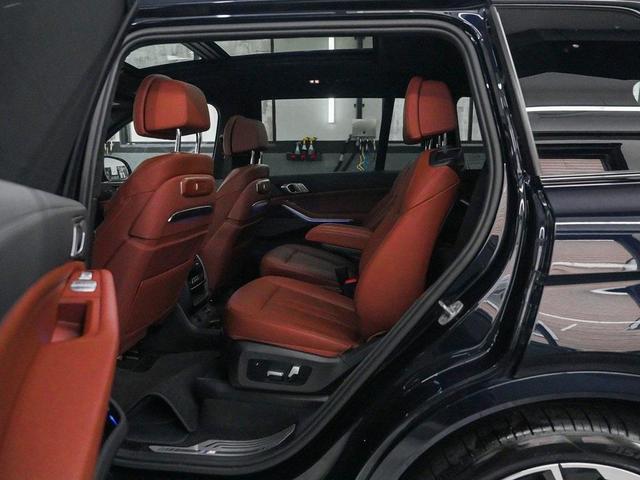 Photo of 2023 Carbon Black Metallic BMW X7