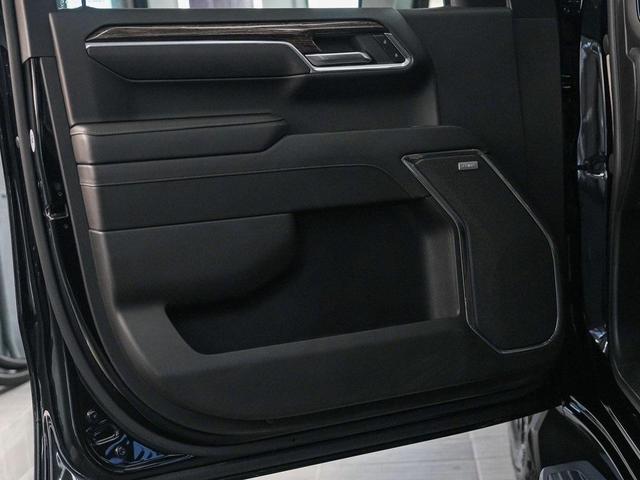 Photo of 2024 Onyx Black GMC Sierra 1500