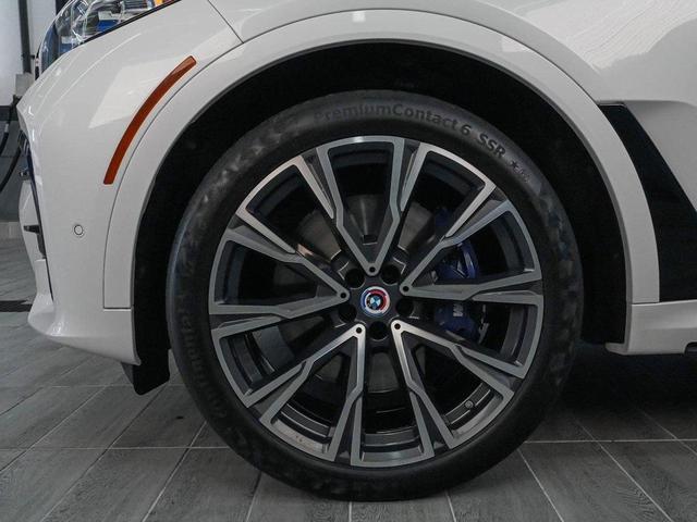Photo of 2022 Mineral White Metallic BMW X7