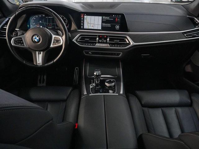 Photo of 2022 Mineral White Metallic BMW X7