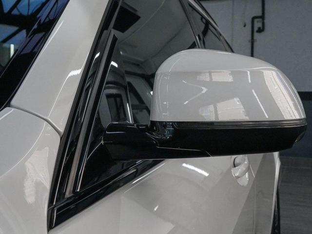 Photo of 2022 Mineral White Metallic BMW X7