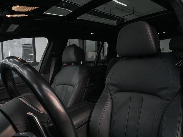 Photo of 2022 Mineral White Metallic BMW X7
