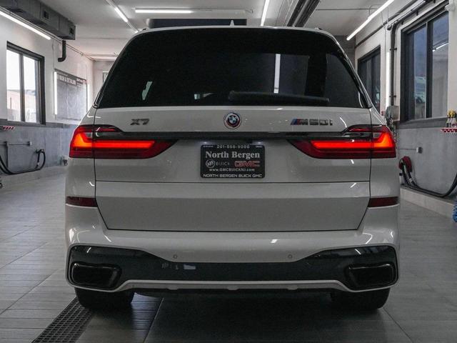 Photo of 2022 Mineral White Metallic BMW X7